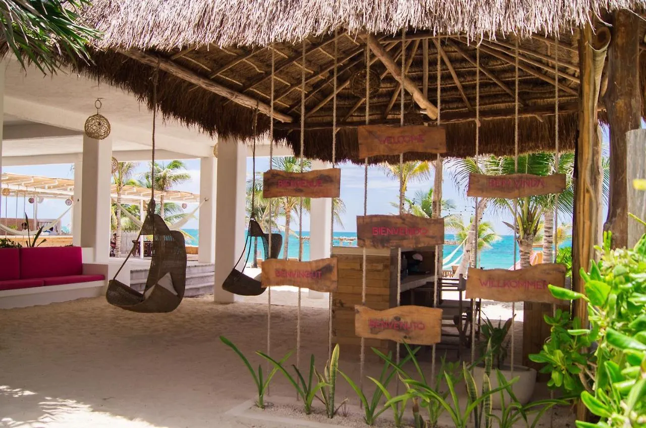 Punta Blanca Beach House Cancún 0*,