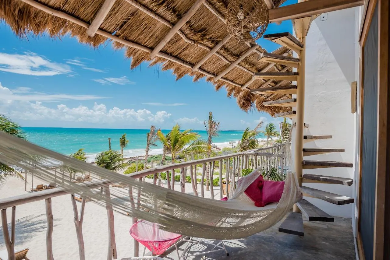 Punta Blanca Beach House Cancún Hotel