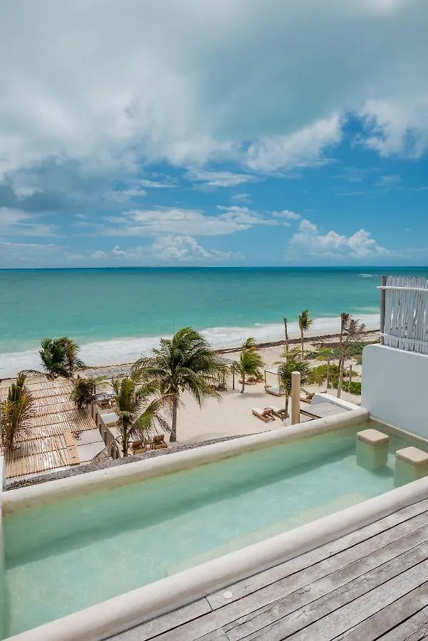 Punta Blanca Beach House Cancún Hotel