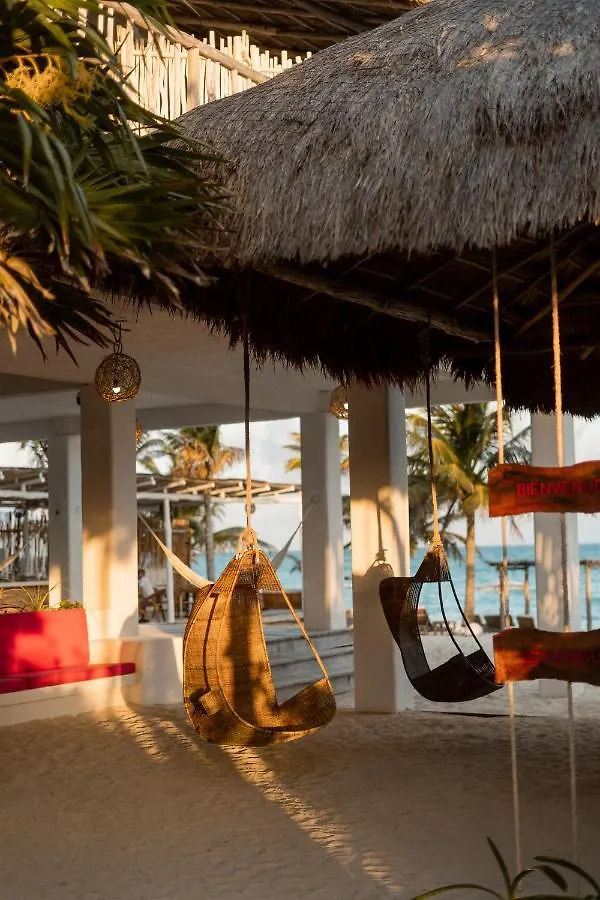Punta Blanca Beach House Cancún 0*,