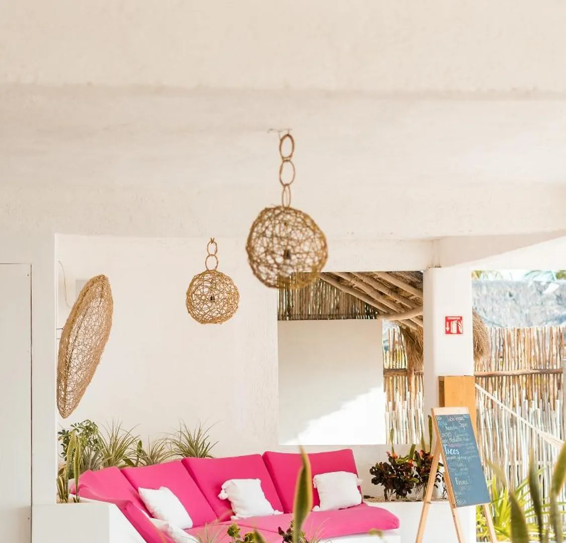 Punta Blanca Beach House Cancún Hotel